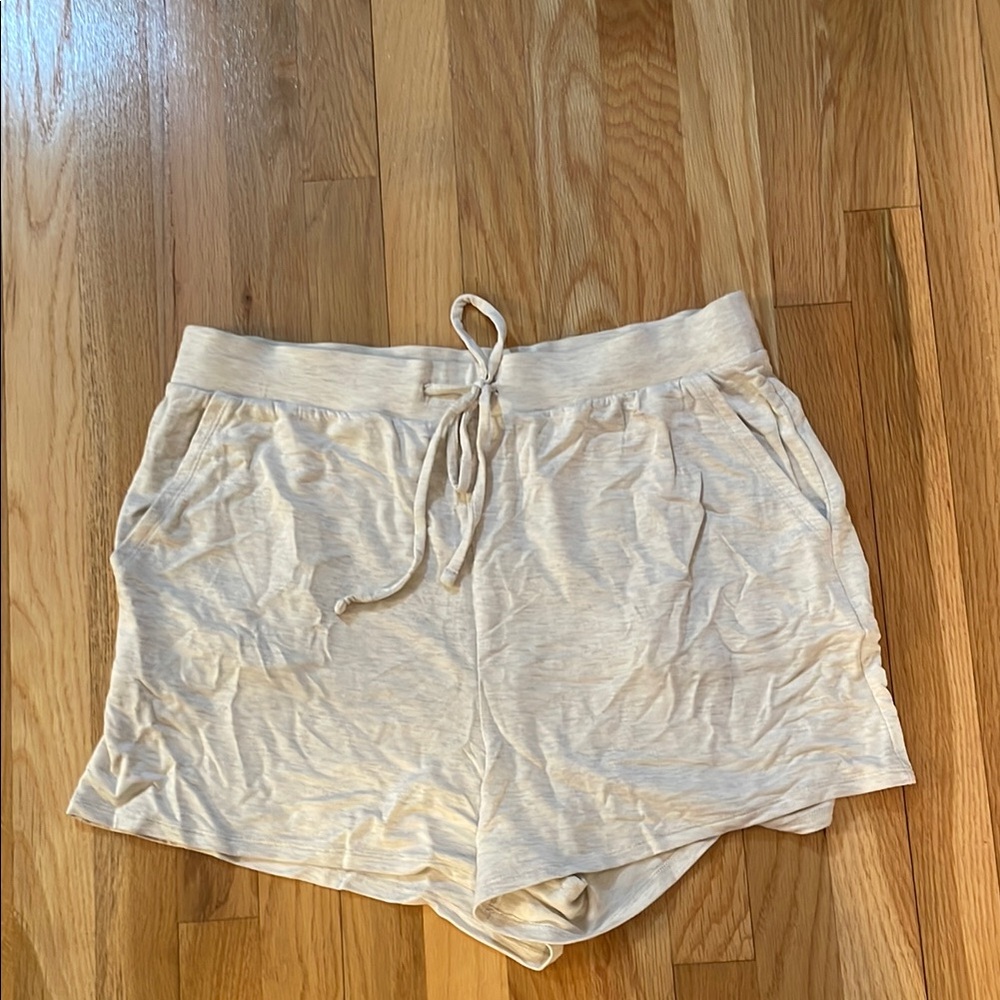 Express Size Large Women's Cream/Oatmeal Shorts